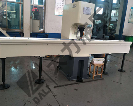 Precision guide rail automatic straightening machine